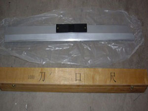 镁铝刀口尺